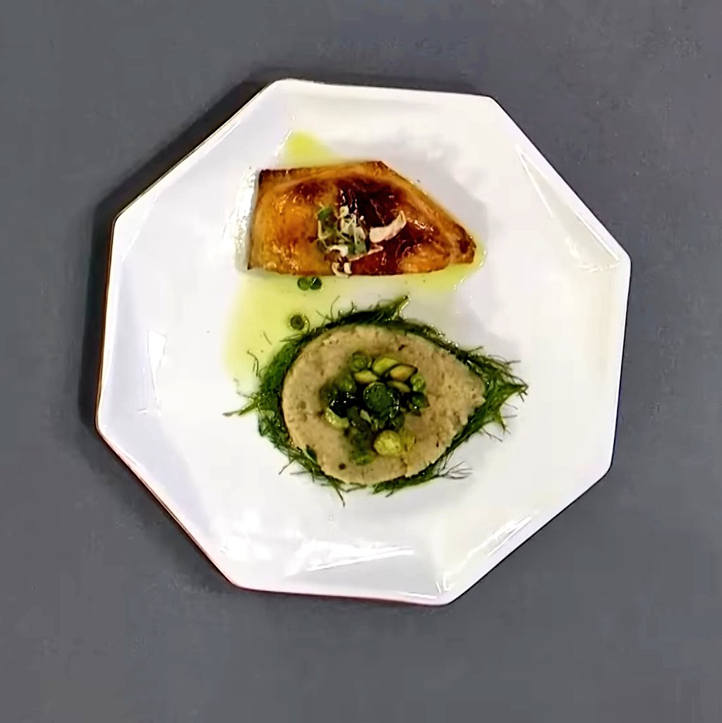 _bonbonoya's tweet photo. O sırada kılpayı kaşıktan dönen ve hak ettiği halde verilemeyen Muratcan'ın tabakları #MasterChefTürkiye https://t.co/VvXTi4XsVO