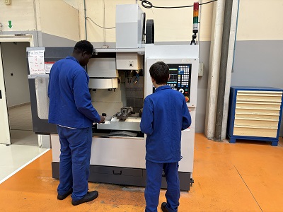 Lycee_forest's tweet image. 🔷 Les élèves de première #TRPM fabriquent pièces pour l&apos;entreprise TECHNAX
Il s&apos;agit ici de produire des écrous spécifiques et des supports de détecteur.
Nous les félicitons pour leur engagement et remercions l&apos;entreprise #TECHNAX de la confiance témoignée pour commande.