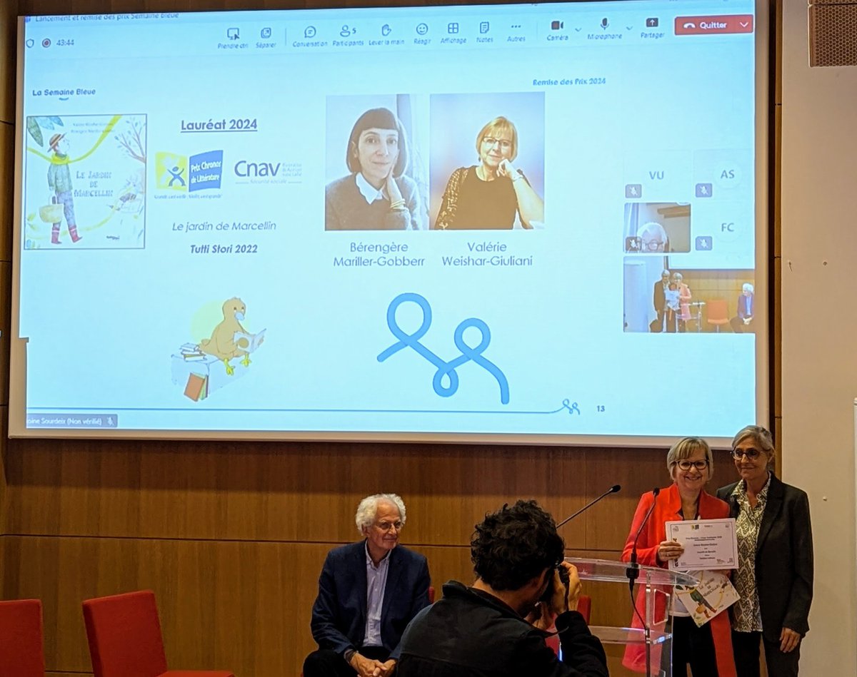 semainebleue's tweet photo. 📖 Félicitations à Valérie Weishar-Giuliani et Bérengère Mariller-Gobber, lauréates du @PrixChronos Cnav Solidarité, attribué par @delouisstella, présidente de la CAS Cnav, pour leur livre « Le jardin de Marcelin » 🌲
#semainebleue #générationssolidaires #PrixChronos https://t.co/1CIw25JCBz