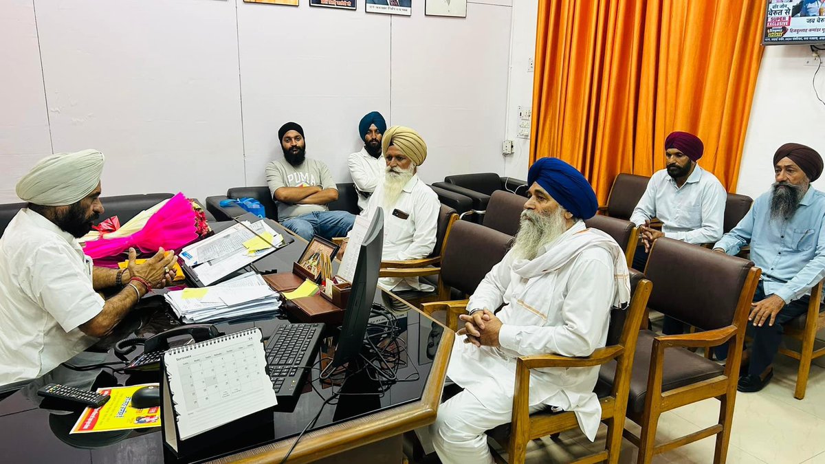 BaldevAulakh's tweet photo. आज लखनऊ में अपने कार्यालय में श्रावस्ती व लखीमपुर से आये सिख प्रतिनिधि मंडल से मुलाक़ात कर उनकी समस्या सुनी और उसका समाधान किया।
#sikhwithmodi #sikhwithyogi #sikhwithbjp #bilaspur
@narendramodi @AmitShah @JPNadda @myogiadityanath @BJP4India @Bhupendraupbjp @idharampalsingh https://t.co/Z8ic4KyG7p