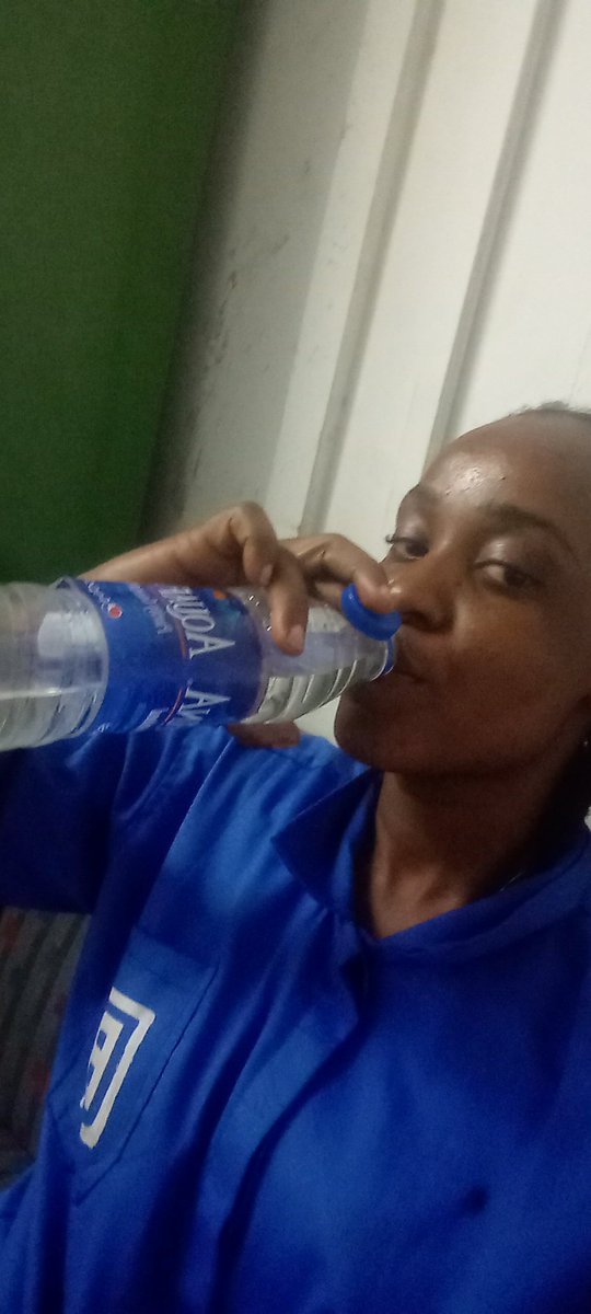 DivineObiageli's tweet photo. @HenshawKate Aunty Kate I don drink Aquafina water today 🤗 https://t.co/tpY493smdw