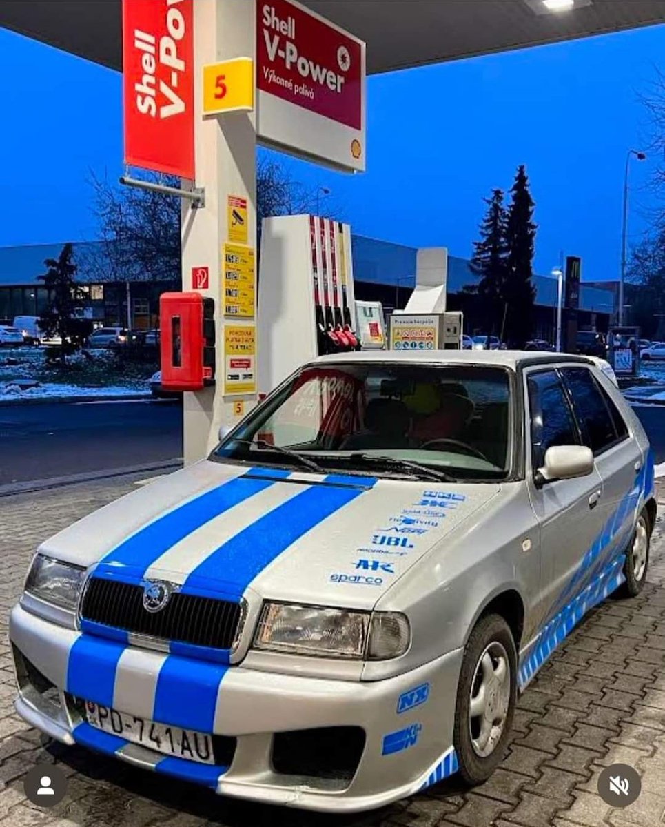 DriveZoneCZ's tweet photo. Škoda Skyline 🤔 🤣
#Skoda #Felicia #Nissan #Skyline #FnF #paulwalker #forpaul #ricer #drivezone #drivezonecz #czechcars #czechcar #czech #cze https://t.co/3gXR9EVR18