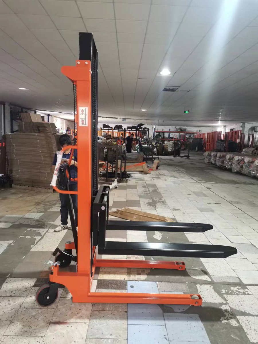 matta_yang's tweet image. The most popular hydraulic manual stacker with double mast.
Capacity 1.0t-2.0t
Lifting 2.0-3.0m
#manualstacker #stacker #palletstacker #handlift
#manualforklift #hydraulicforklift