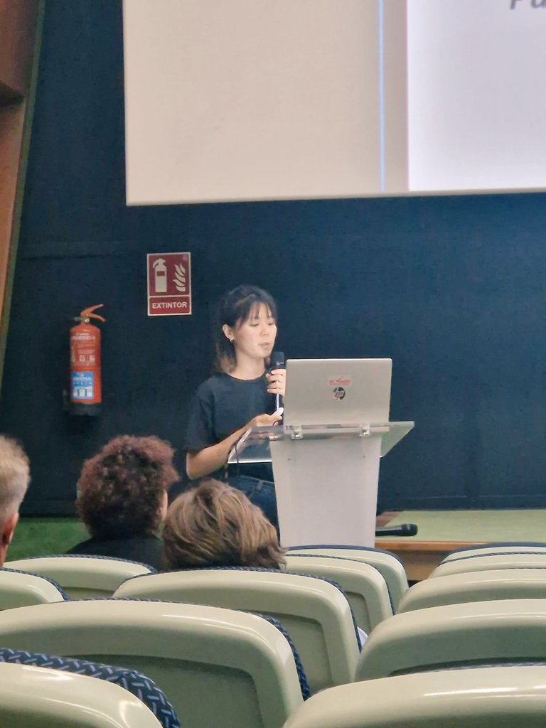 MiCoS_UGent's tweet photo. Interesting talk of our fantastic Phd student Jiaxi talking about the negative impact of biodegradable plastic on plants @micro2024 🌱 #plasticpollution https://t.co/OwiZO2sG1X
