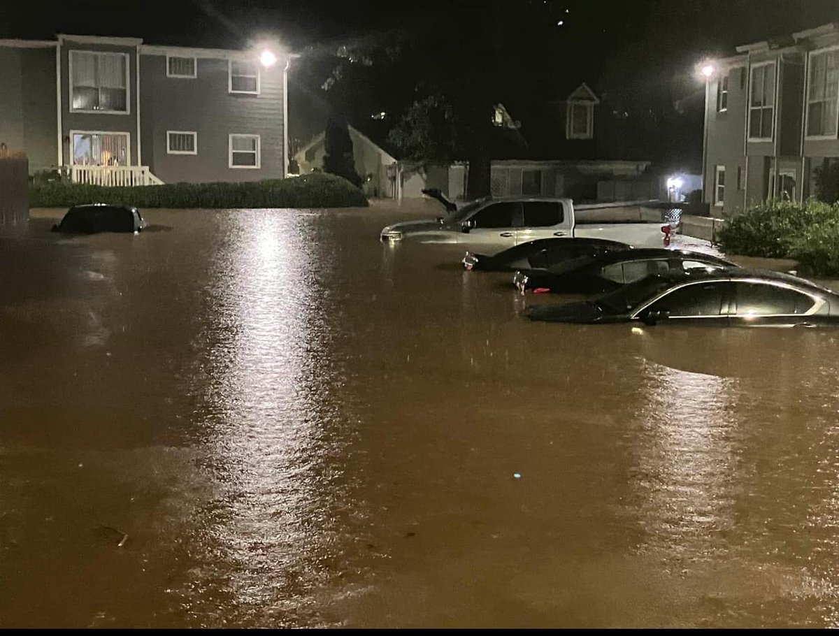 GAFollowers's tweet photo. People are currently being rescued by boats in Peachtree apartments in Buckhead in Atlanta. https://t.co/D4mfBGozCR
