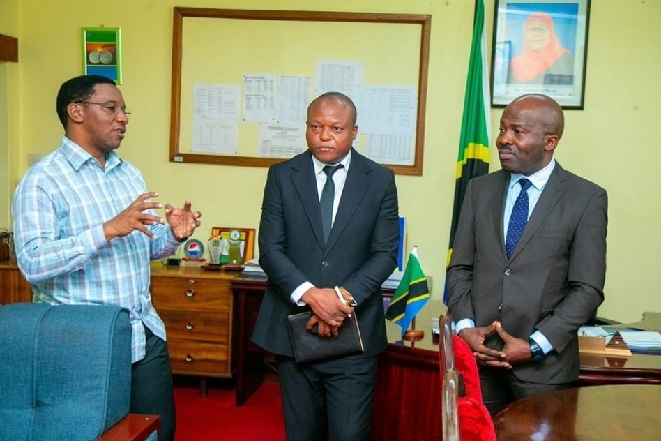 NCTTanzania's tweet photo. Mkuu wa Chuo cha Taifa cha Utalii(NCT) Dkt. Florian George Mtey ameambatana na Mwenyekiti wa Bodi ya Ushauri ya Chuo, Bw Imani Kajula amefanya ziara katika ofisi za Mkuu wa Mkoa wa Arusha . https://t.co/Uat1EAO0RS