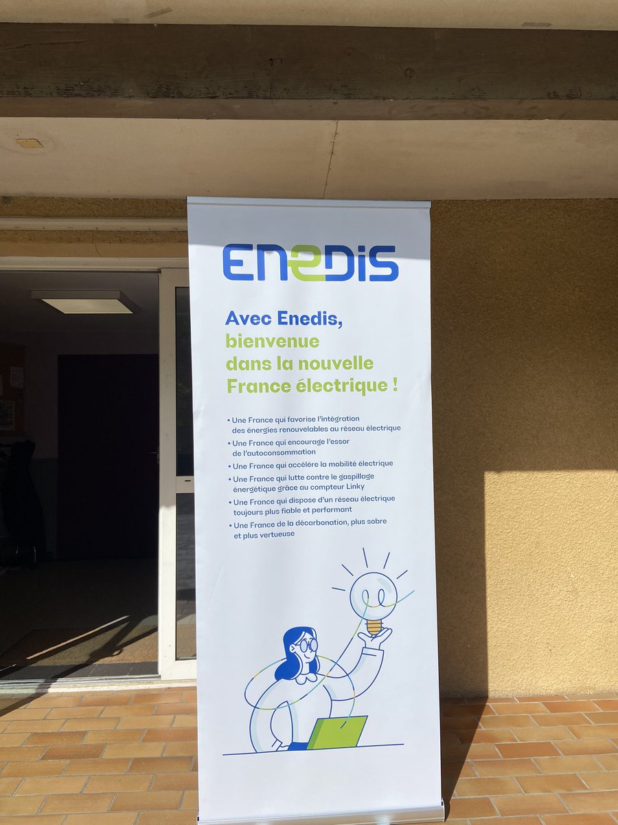 #Endirect de l’inauguration #Reconstructionneige à 📍Dunière-Sur-Eyrieux, (Ardèche) en compagnie du <a href="/07Sde07/">SDE 07</a> 

Une exposition retraçant les moments forts de la crise neige de 2019.

Ce sont plus de 6️⃣5️⃣ millions d’euros investis pour reconstruire le réseau électrique de demain !