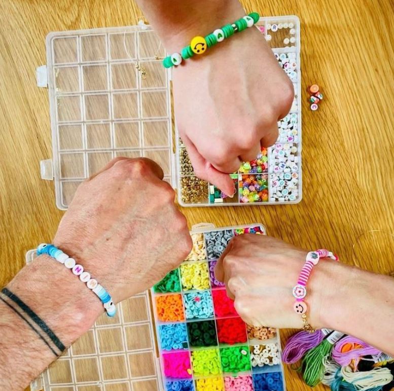 NTU_SSS's tweet photo. Our peer led wellbeing activities are starting again from next week! ✨
Come along to relax, meet new people and chat to our Student Mental Health Champions. Activities include things like bracelet making, walk &amp; talks and zine making
Full details here https://t.co/MhwE6NLqSr https://t.co/0AiZfI51GZ