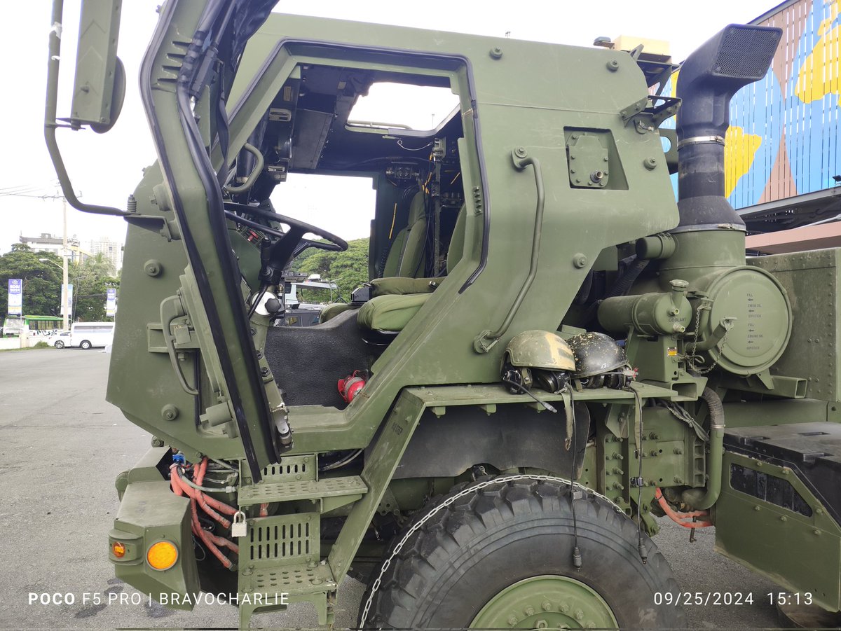 IXBravoCharlie's tweet photo. 1/2

🇵🇭 Arguably one of the exhibits that took the center stage at ADAS 2024 would be the US Army's HIMARS battery. According to the US personnel I've spoken to, this specific HIMARS unit was deployed during Balikatan Exercise 2024. https://t.co/0Og2BvkXUu