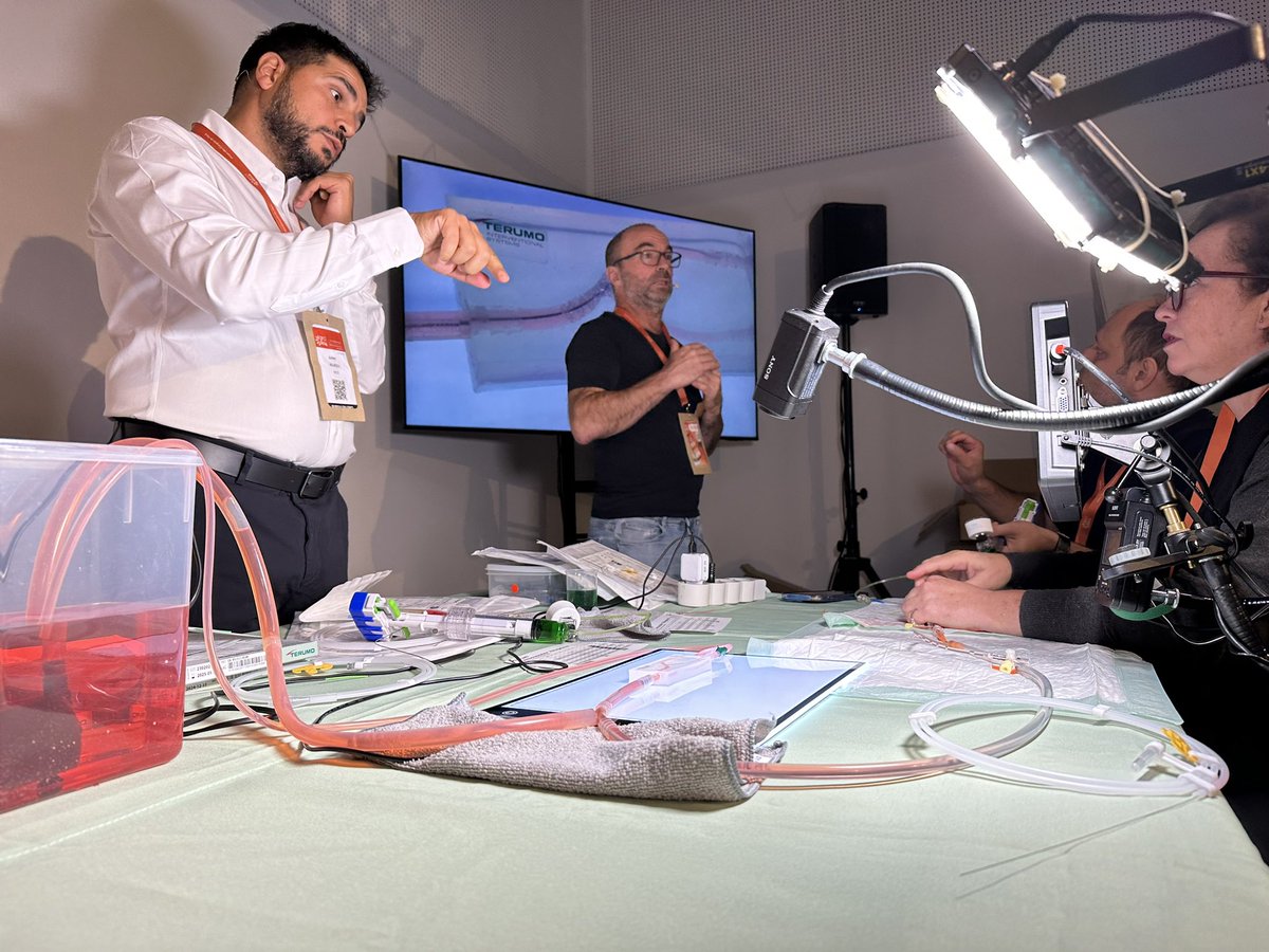💉Démo #GRCI : le #DKcrush avec <a href="/juliendjdj/">Julienadjedj</a> et <a href="/gregoirerange/">Range Gregoire</a> en salle simulation