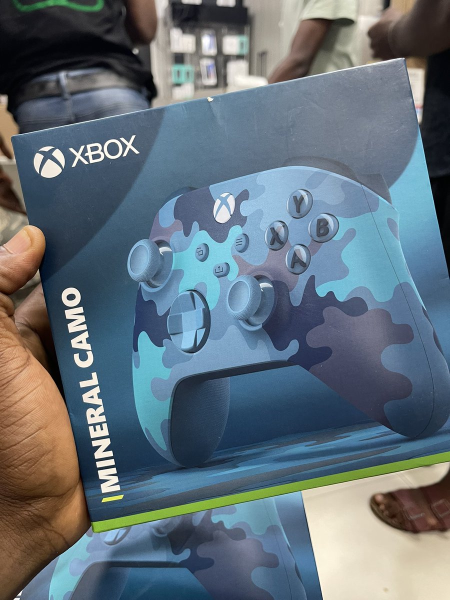 technikconnect's tweet photo. ORIGINAL XBOX CONTROLLER 
COMPATIBLE WITH:  Xbox Series X, Xbox Series S, Xbox One, Windows 10/11, Android, and iOS. https://t.co/eVR88Zc9Ov