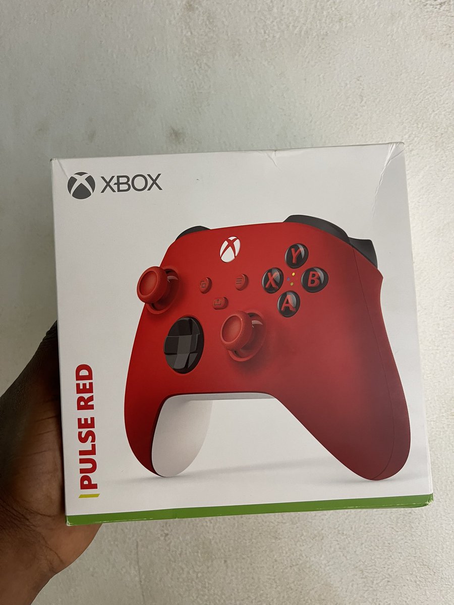 technikconnect's tweet photo. ORIGINAL XBOX CONTROLLER 
COMPATIBLE WITH:  Xbox Series X, Xbox Series S, Xbox One, Windows 10/11, Android, and iOS. https://t.co/eVR88Zc9Ov