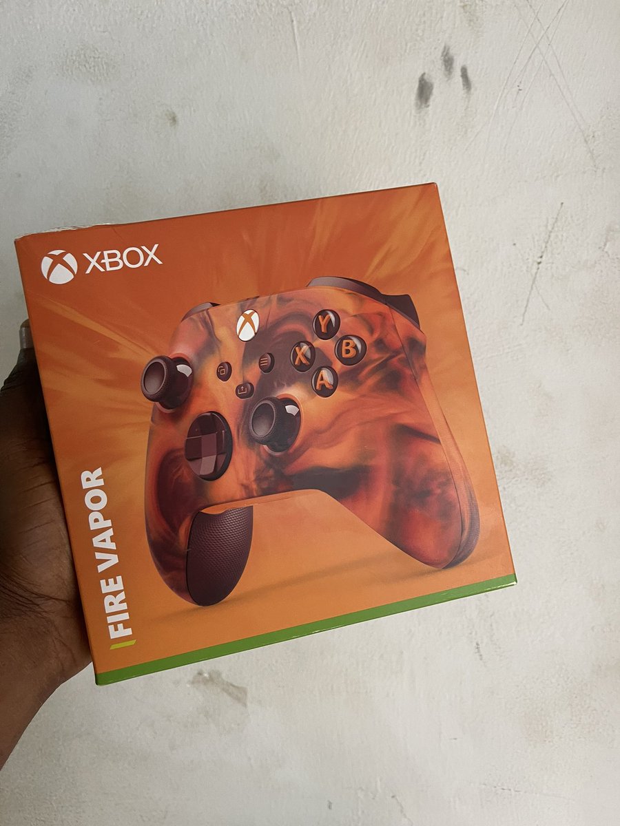 technikconnect's tweet photo. ORIGINAL XBOX CONTROLLER 
COMPATIBLE WITH:  Xbox Series X, Xbox Series S, Xbox One, Windows 10/11, Android, and iOS. https://t.co/eVR88Zc9Ov