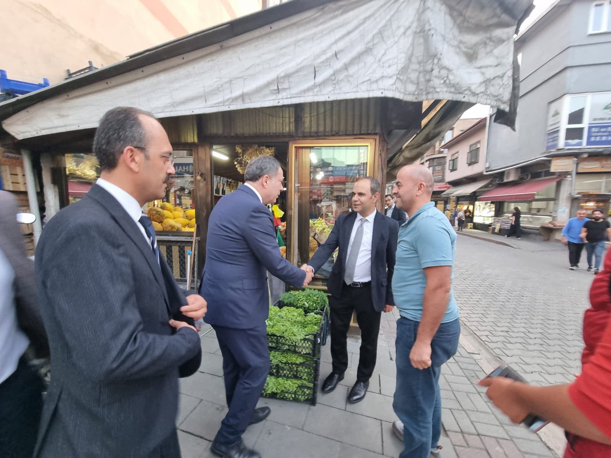 muratkayatr54's tweet image. 📍#Zonguldak / #Devrek

#TürkiyeBuluşmaları Kapsamında Devrek Belediye Başkanımız Özcan Ulupınar İlçe Başkanımız İsmail Cinbir ve Teşkilat Mensuplarımız ile birlikte İlçe merkezinde esnaf ve vatandaşlarımızı ziyaret ettik.⤵️

@RTErdogan @Akparti @trbulusmalari