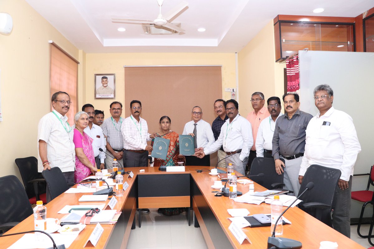 ANGRAU signed MoU with Sahasra Crop Science, Hyderabad in the presence of Hon'ble Vice-Chancellor Dr. R. Sarada Jayalakshmi Devi and University Officers at Admin Office Lam, Guntur on 27-09-2024.