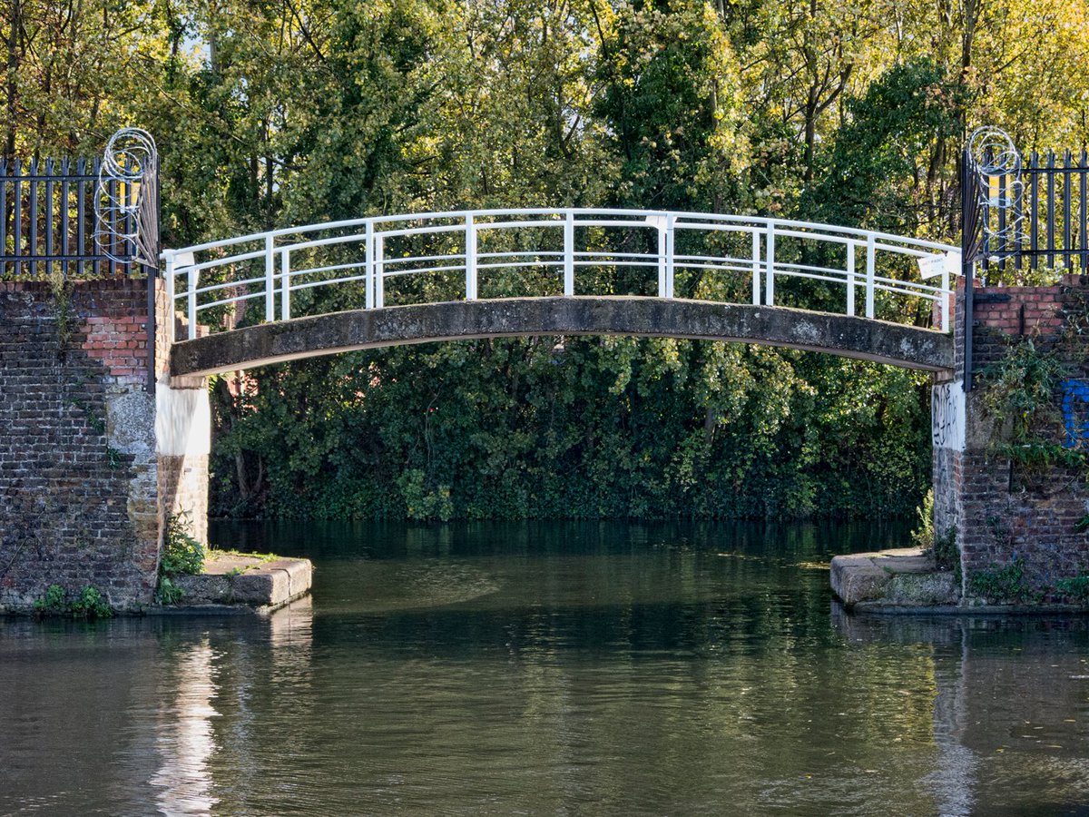 plw1053's tweet photo. Adelaide dock Grand Union with Paul's bridge, back in the day... part of towpath taskforce
#plw1053 #PhotographyIsArt #tenfiftythreeimages #waterways #boatsthattweet @CRTBoating
 @IWA_UK #adelaidedock #grandunion @NABO_Official
@The_RPSLondon #towpathtaskforce @CanalRiverTrust https://t.co/fZQ4jUYU20