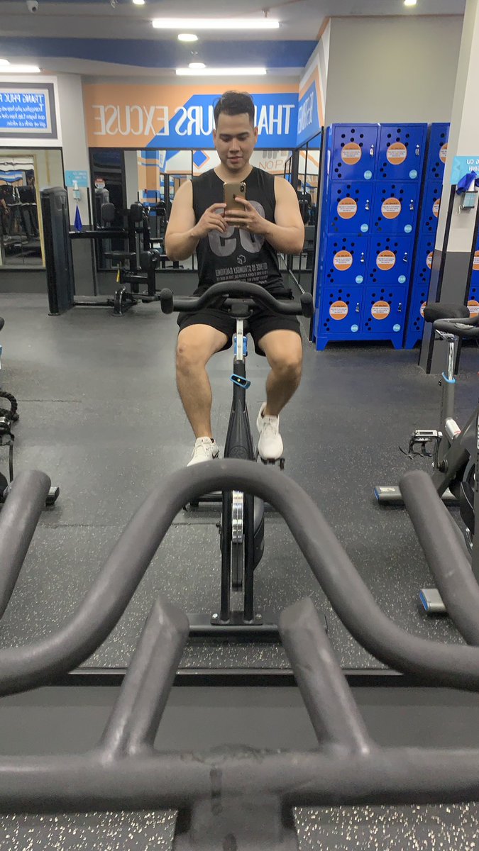 phihungg's tweet photo. Gym time https://t.co/qkZAEOp72K
