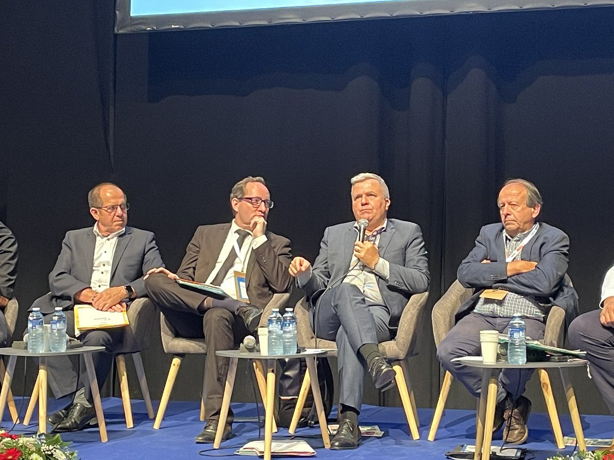 AMF_53's tweet photo. 📌🇫🇷@BalandraudJoel Vice-Président @l_amf en représentation de @davidlisnard au Congrès des #Maires des @hautesalpes à @ville_gap #AMF05
👉 Merci à @Arnaud_jm pour son accueil ➡️ L’avenir des communes rurales de montagne au coeur des échanges @ledauphine https://t.co/xd8bZugTXm