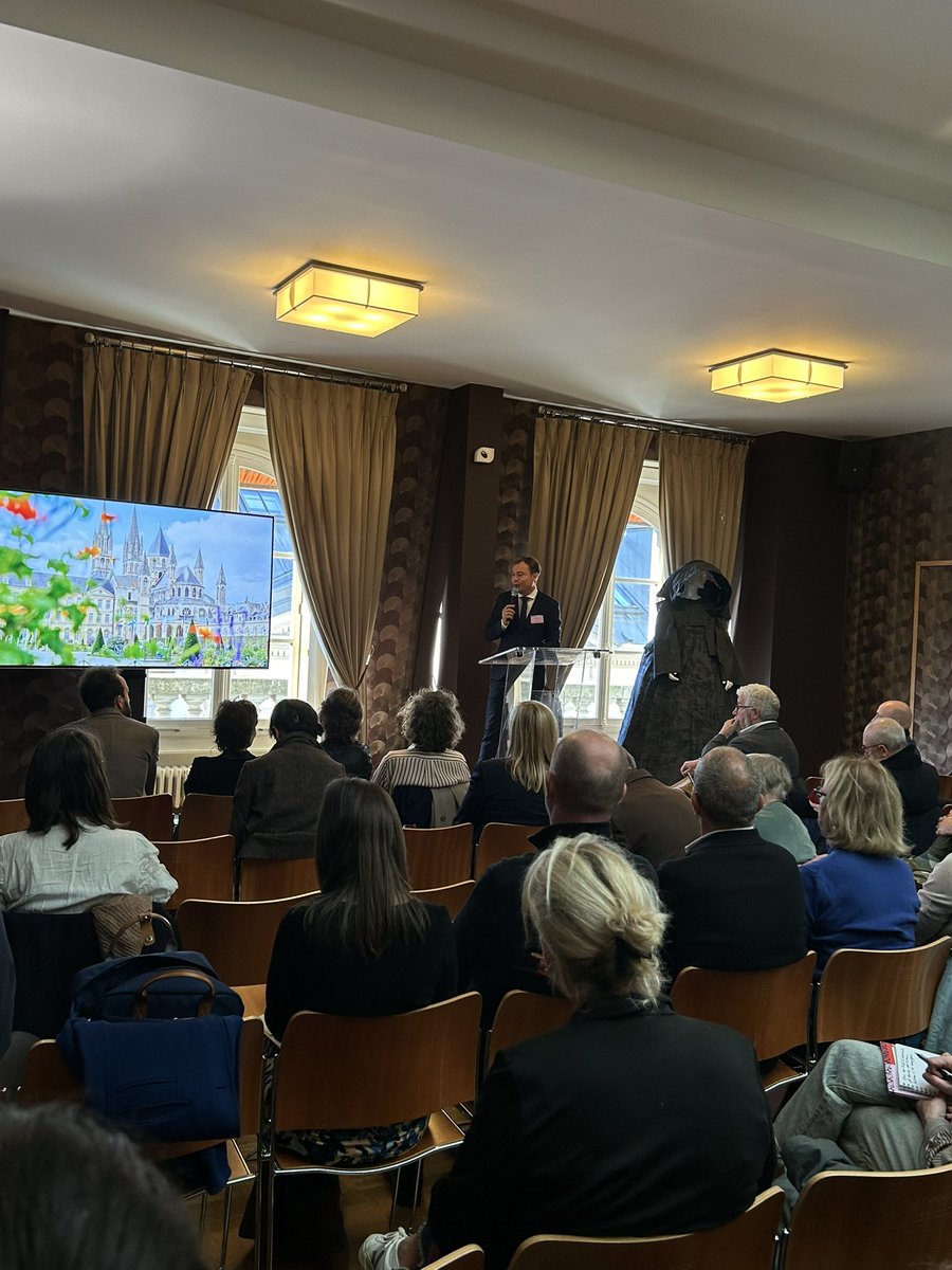 Cultivant depuis trop longtemps une discrétion très normande, CAEN fait de plus en plus parler d'elle pour sa qualité de vie et ses atouts comme l'attestent les classements qui la place en tête des villes où il fait bon vivre, entreprendre et étudier. ⬇️