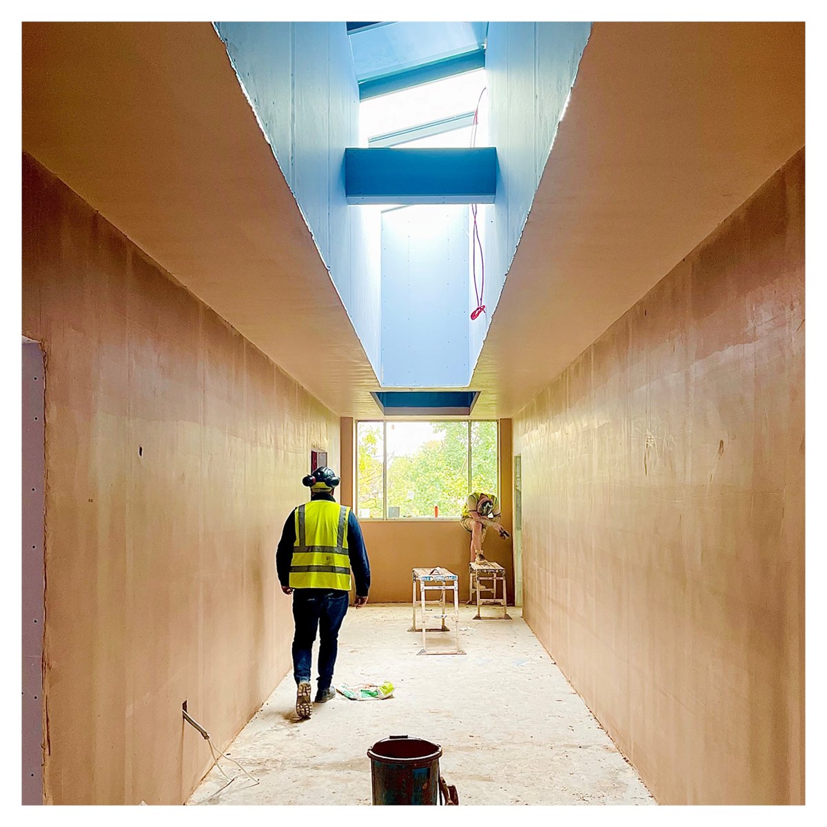 seven_arch's tweet photo. Exciting progress on site in Stockport as @AquinasCollegeUK  new teaching block nears completion! The cladding and brickwork are nearly complete, and the @BauderLtd wildflower green roof is already blooming #stockport #inspiringlearning #greenroofdesign #educationarchitecture https://t.co/H0L8m5nf1c