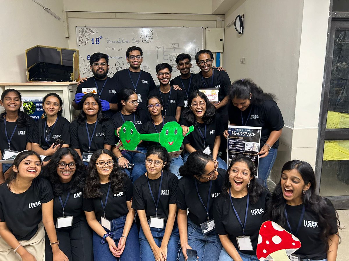 bdf_iiserm's tweet photo. BDF foundation day demonstrations were a bang ! We will be sharing all demonstrations soon. Huge thanks to all volunteers.

Love, BDF 💛

P.S. not all volunteers are in the picture. https://t.co/mE1qvVonoH