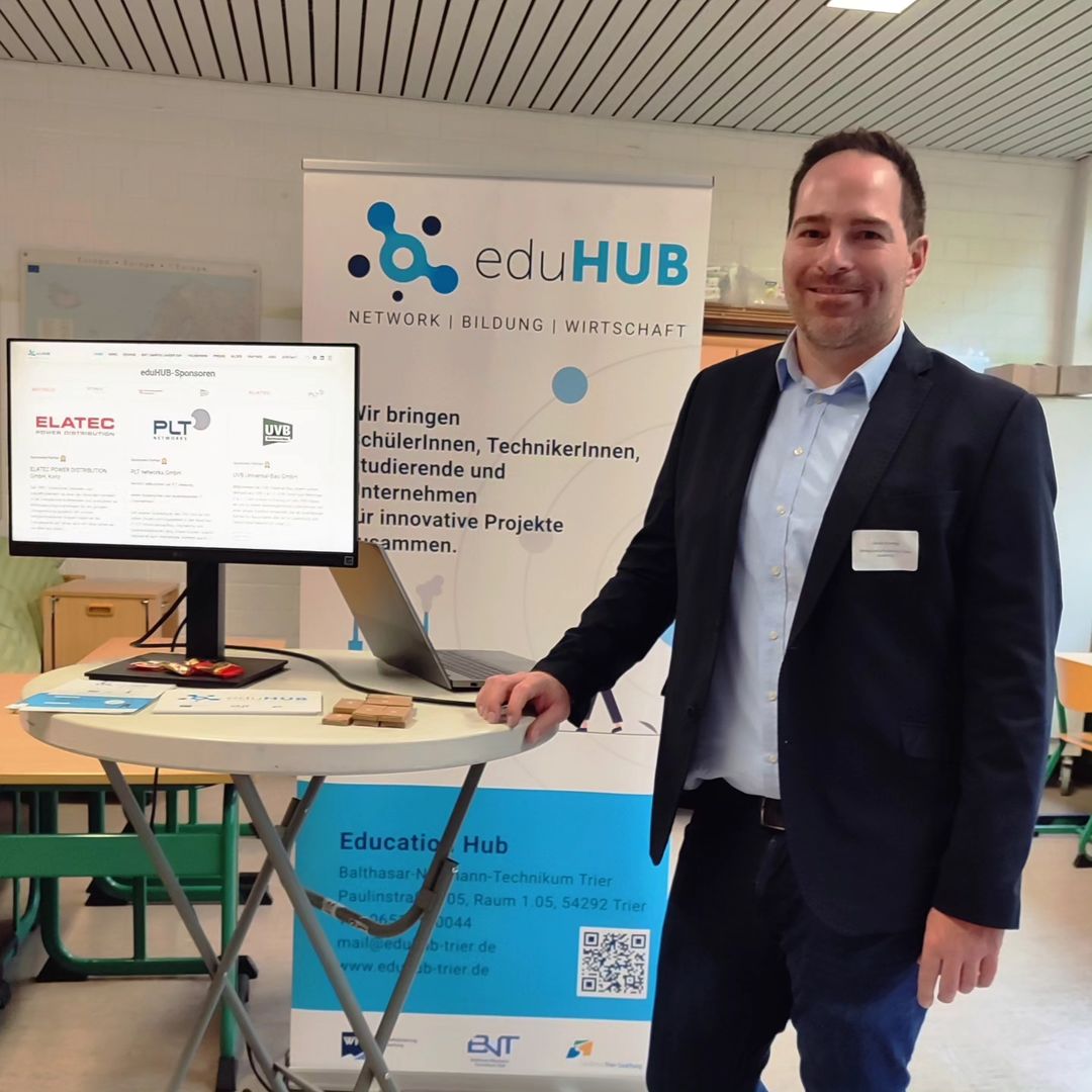 📢 Der eduHUB – war heute auf der 14. Bildungsmesse in Hermeskeil. Es hat uns großen Spaß gemacht, mit vielen interessierten Absolventen in den Austausch zu gehen und ihnen spannende Einblicke in die beruflichen Möglichkeiten unserer Partnerunternehmen zu geben. #trier #eduhub