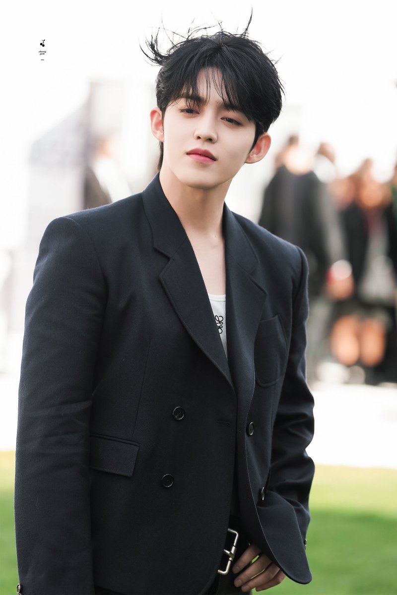 Cherrypick0808's tweet photo. 240927 LOEWE

#에스쿱스 #SCOUPS #승철 #최승철
#세븐틴 #SEVENTEEN
 @pledis_17
#SCOUPSxLoeweSS25 
#ParisFashionWeek #LoeweSS25 
@LoeweOfficial https://t.co/LtC3WnNE6J