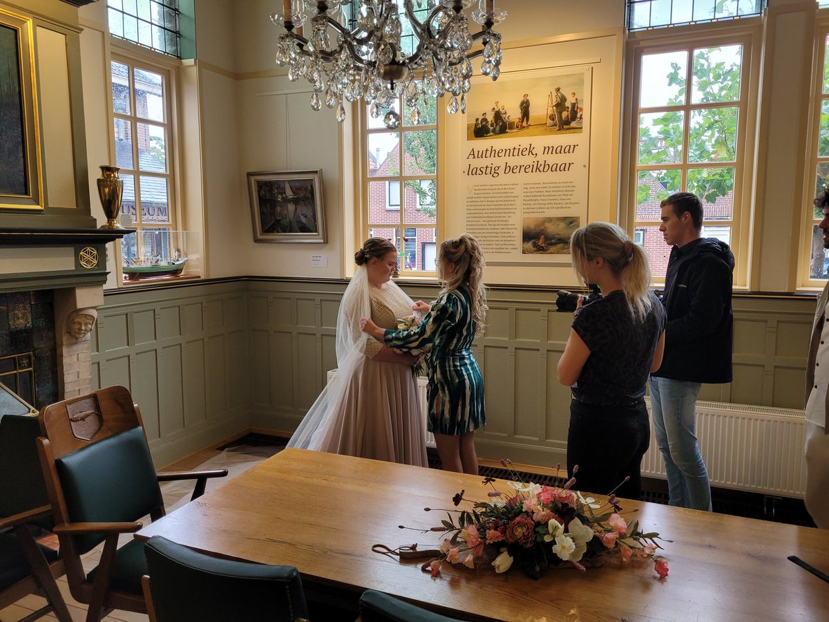 Je zult vandaag maar je trouwdag hebben. Daar gaat je fotosessie buiten 😞 maar gelukkig is er altijd nog Museum 'Oude Raadhuis om mooie plaatjes te schieten 😀