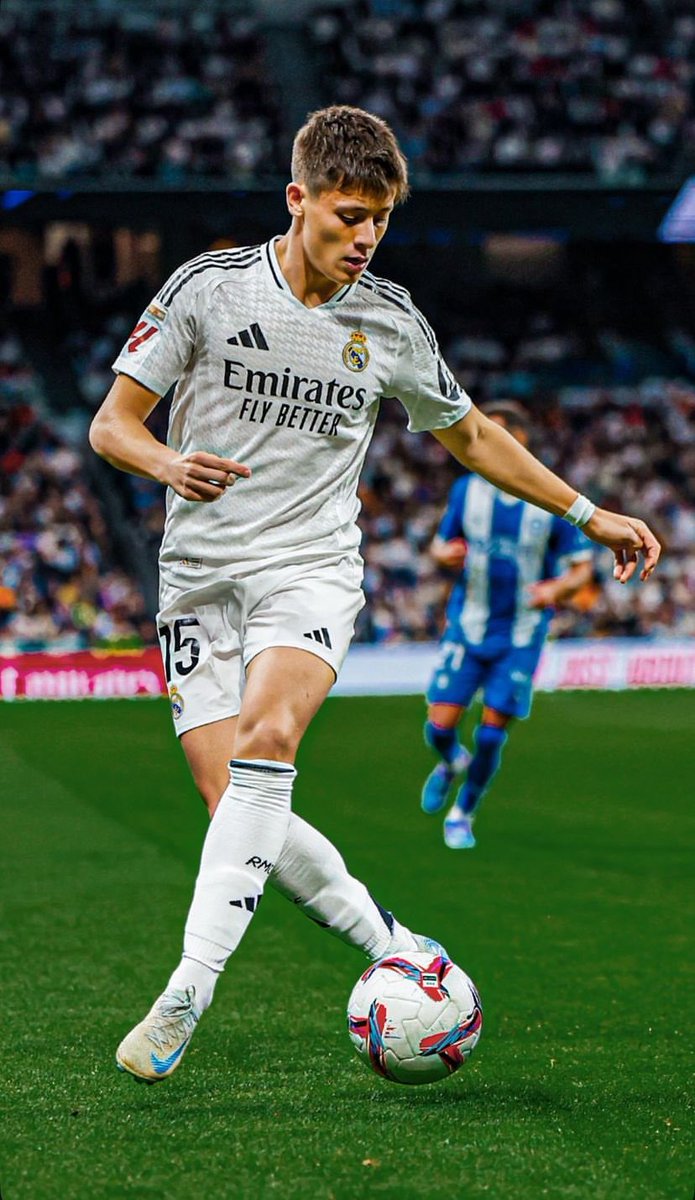 REALMADRID4789's tweet photo. 神童が動く🇹🇷

キリアン・ムバッペが欠場する中、カルロ・アンチェロッティ監督の選択肢として、トルコ代表MFアルダ・ギュレルを先発させることを考えているようだ

同選手が中盤でプレーすれば、チームは4-4-2になり、ロドリゴを9番の位置につかせ、4-3-3の右サイドでプレーさせることも1つの選択肢として考えている模様
