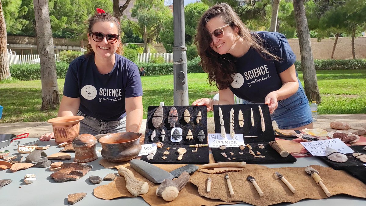 UCC+i UV (@cdcienciauv) on Twitter photo Utensilis des del Paleolític fins l'actualitat. <a href="/ArqueologiaUV/">Dpt. Prehistòria, Arqueologia i Història Antiga UV</a> <a href="/DanielaERosso/">Daniela Rosso</a> <a href="/v_albelda/">Vanessa</a>
En les activitats de la Nit Europea de la investigació a València
#EuropanResearchersNight Utensilis des del Paleolític fins l'actualitat. <a href="/ArqueologiaUV/">Dpt. Prehistòria, Arqueologia i Història Antiga UV</a> <a href="/DanielaERosso/">Daniela Rosso</a> <a href="/v_albelda/">Vanessa</a>
En les activitats de la Nit Europea de la investigació a València
#EuropanResearchersNight