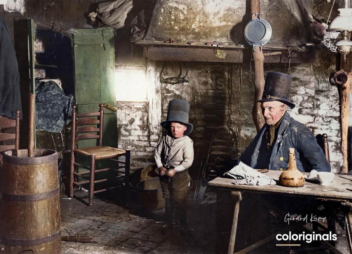 A fascinating image we came across recently of a (farm?) cottage in The Netherlands in 1914. Note the dash churn on the left.