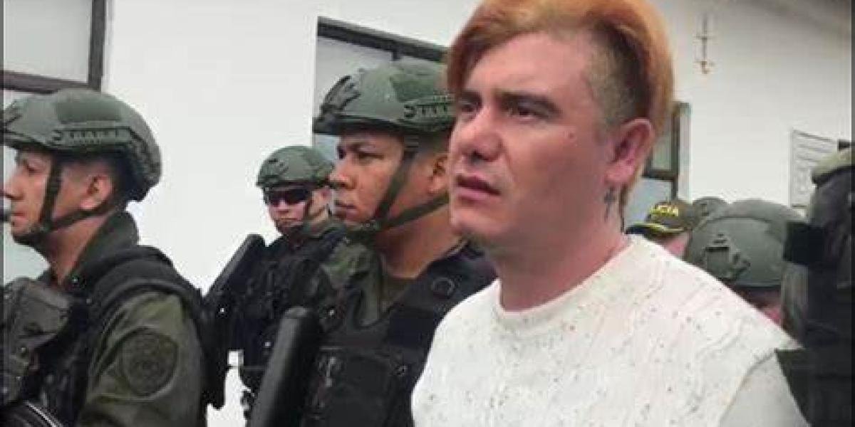 CaracolBga's tweet photo. 👉#Bucaramanga | Óscar Camargo alias 'Pichi' conocido como el Pablo Escobar de la capital santandereana por ser uno de los delincuentes más temidos, quedó en libertad. 

El narcotraficante salió de la cárcel La Tramacúa de Valledupar por orden de un juez. https://t.co/PMteiUkjdT