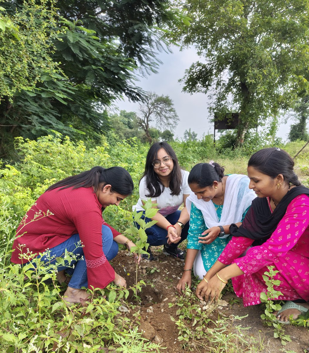 CSR_Persistent's tweet image. Growing a greener future! Our team planted 50 saplings at Abhyudaya Global Village School, supporting their agriculture-based education model. These trees will be nurtured by students, fostering sustainability and learning. 🌿💚 

#Sustainability #PersistentFoundation #CSR