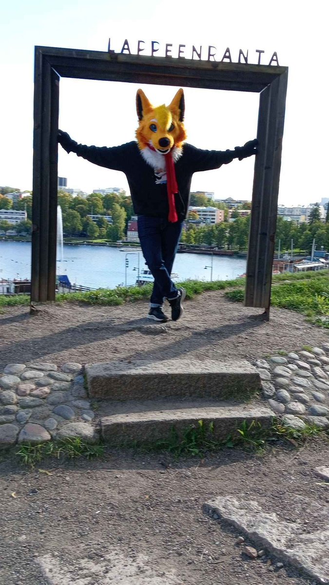 fooximus's tweet photo. Let's replace this city's coat of arms with me!

#furry #fursuit #fursuiter #finnishfurry #fursuitfriday #lappeenranta #furryfox https://t.co/7dfOWWJlf4