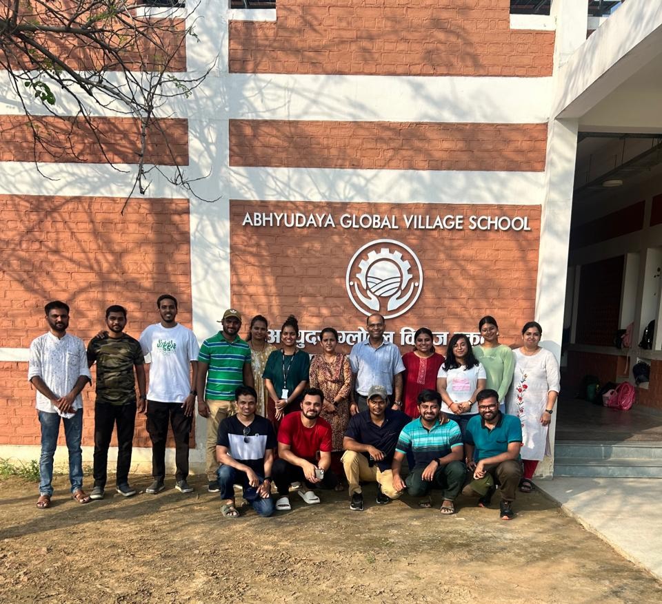 CSR_Persistent's tweet image. Growing a greener future! Our team planted 50 saplings at Abhyudaya Global Village School, supporting their agriculture-based education model. These trees will be nurtured by students, fostering sustainability and learning. 🌿💚 

#Sustainability #PersistentFoundation #CSR