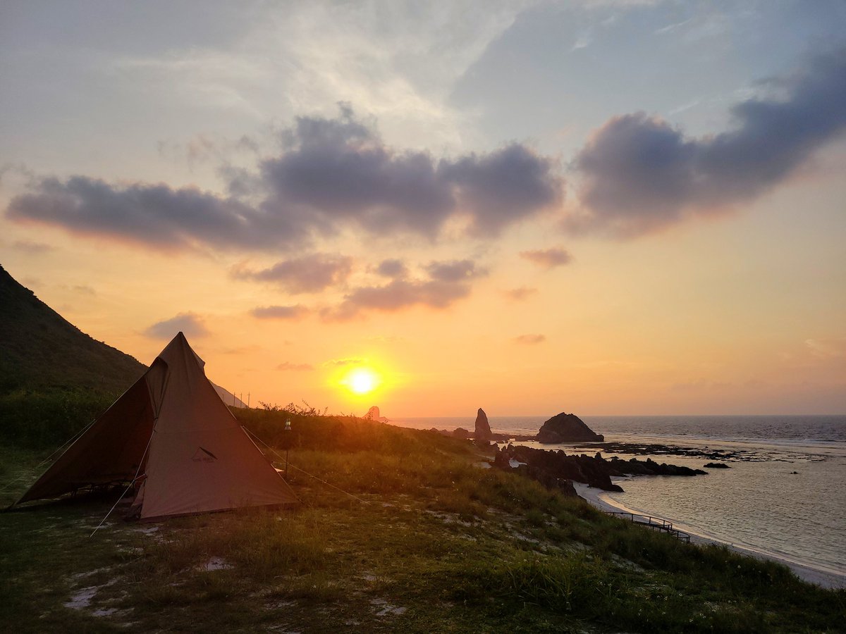 mabucamp's tweet photo. 2日間過ごした
伊平屋島でのキャンプ､
最後の夕食🌃🍴は、
ちょっと贅沢に🥩
ステーキで締めることにした｡😊
#伊平屋島
#伊平屋島キャンプ
#伊平屋の夕日
#ノンアルワイン
#Holoyowaz 
#キャンプ好きな人と繋がりたい https://t.co/7CGPoUL2zD