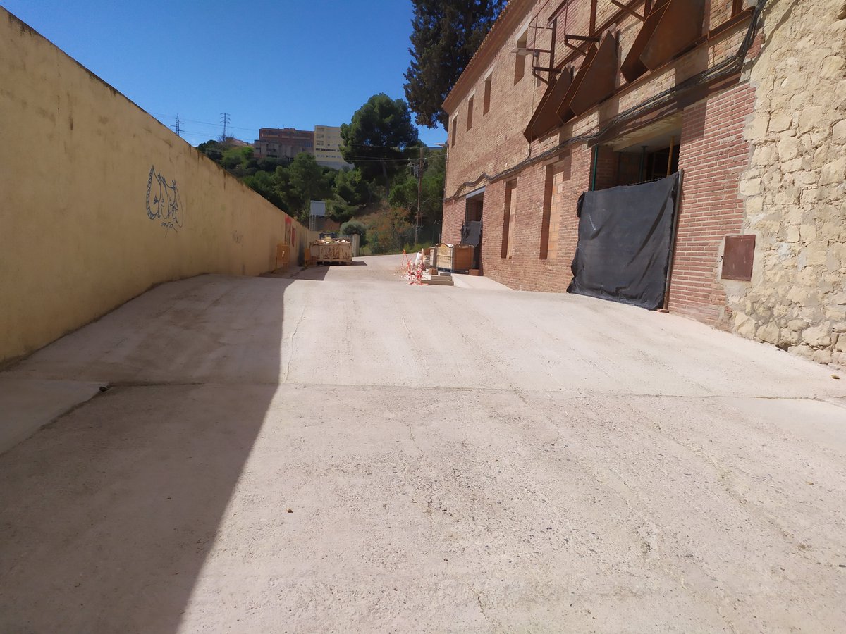 que_aurora's tweet photo. Algú sap exactament què es vol fer a la plaça del mercat?
Es veu que als ulls del nostre Gran Líder, com sempre, no som dignes de rebre informació de un projecte del poble, després ens trobem amb els fets consumats... https://t.co/OdV9oFbn5r