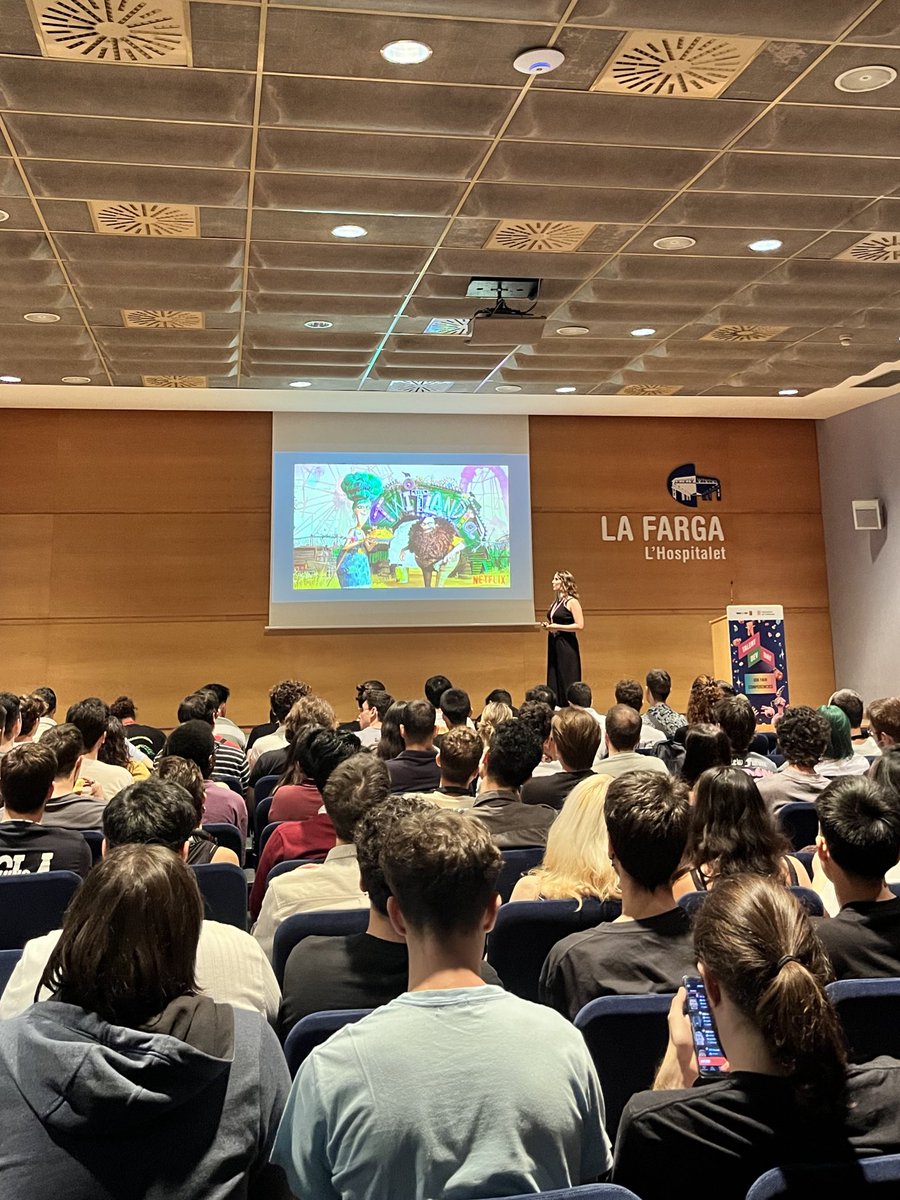 culturadigicat's tweet photo. Sala plena al #TalentDevDay a la xerrada amb Clàudia Romeo, animadora 3D i jove professional qui ens explica trucs i consells a l'hora de buscar feina al sector de videojocs. https://t.co/6VcfMH4OHg