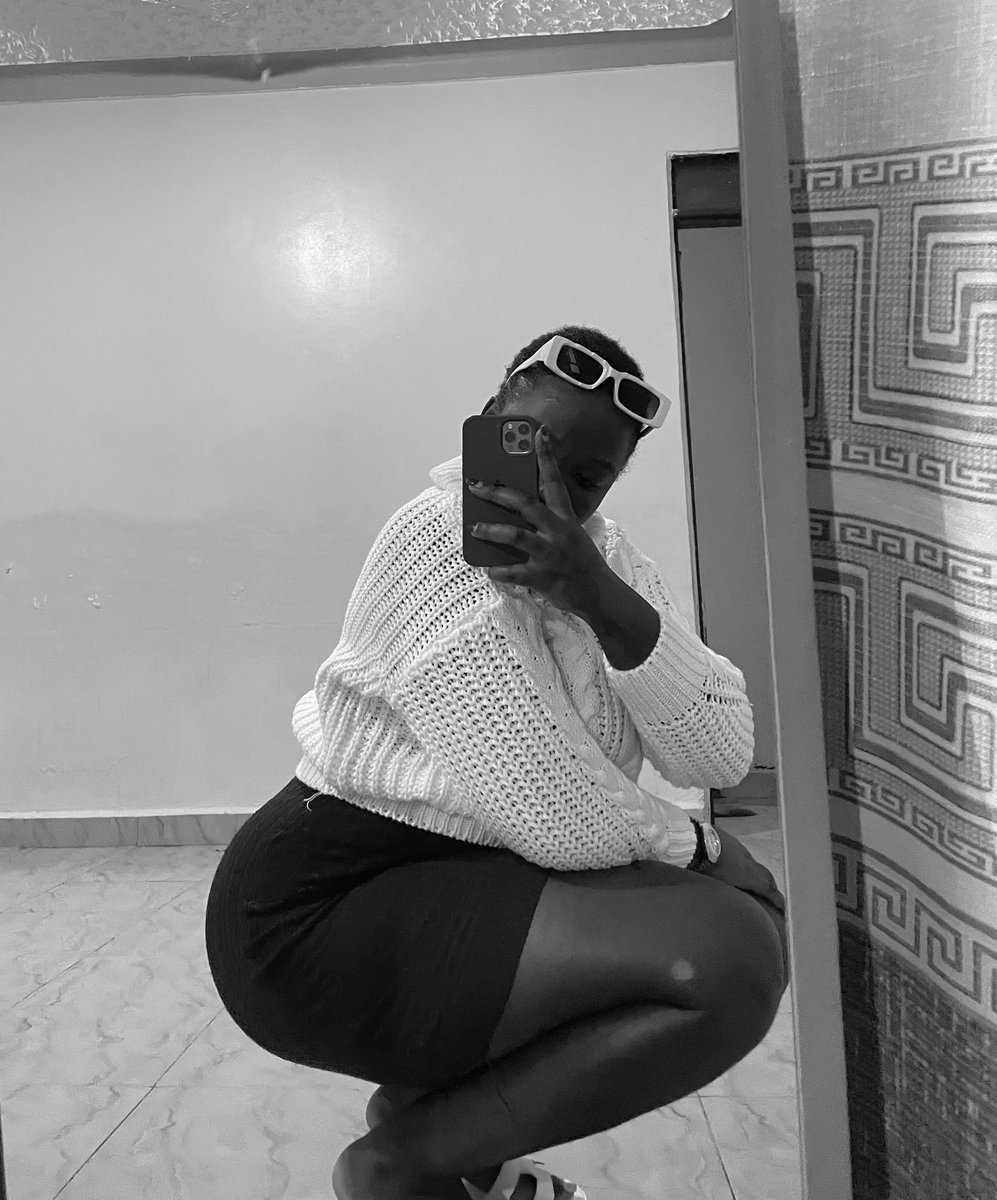 DressyNamara's tweet photo. Friday in black and white.😊 https://t.co/A25c2OAMxs