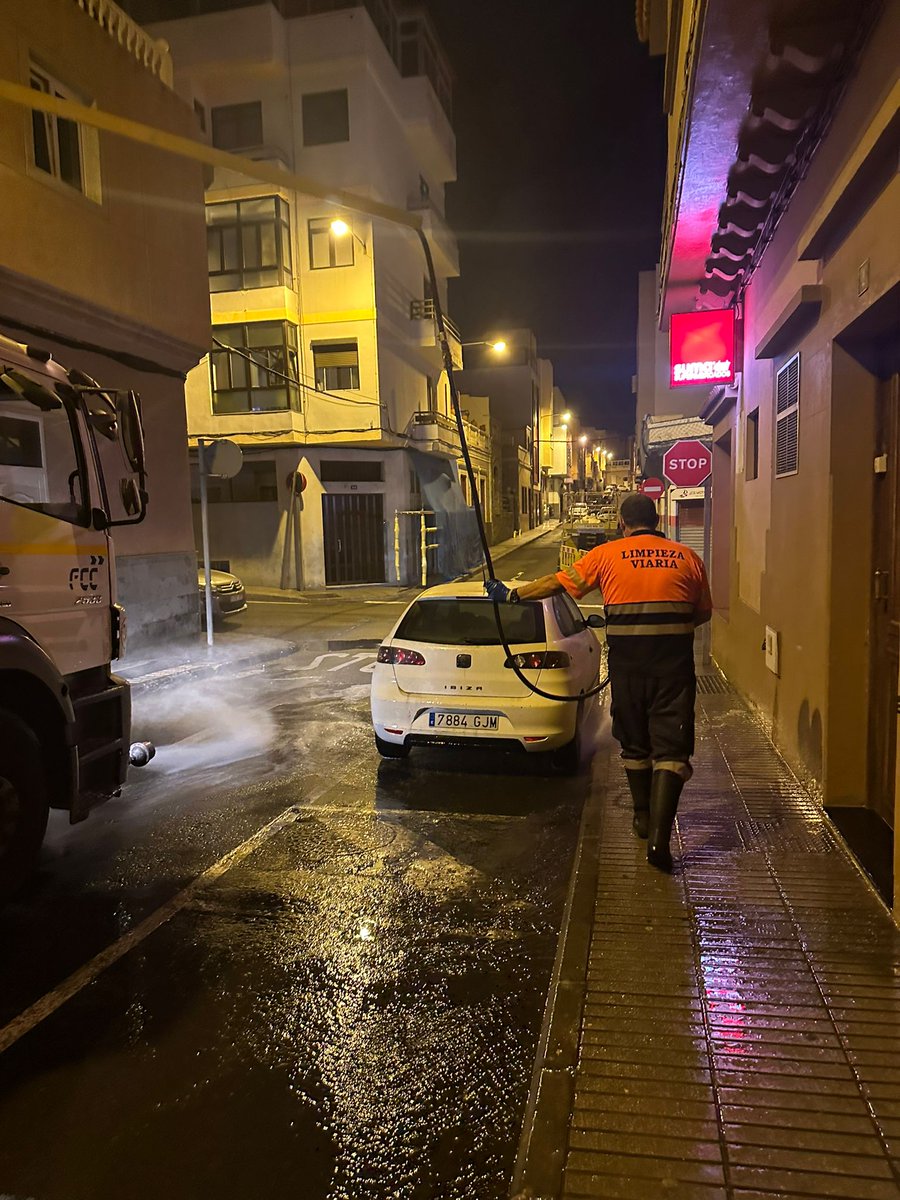 HectorJAleman's tweet image. Actuaciones de saneamiento en el barrio de La Isleta en @DistritoPuerto