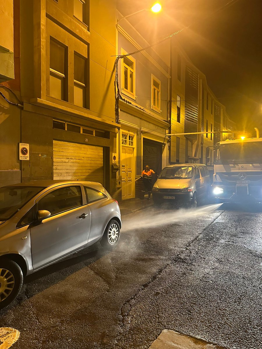 HectorJAleman's tweet image. Actuaciones de saneamiento en el barrio de La Isleta en @DistritoPuerto