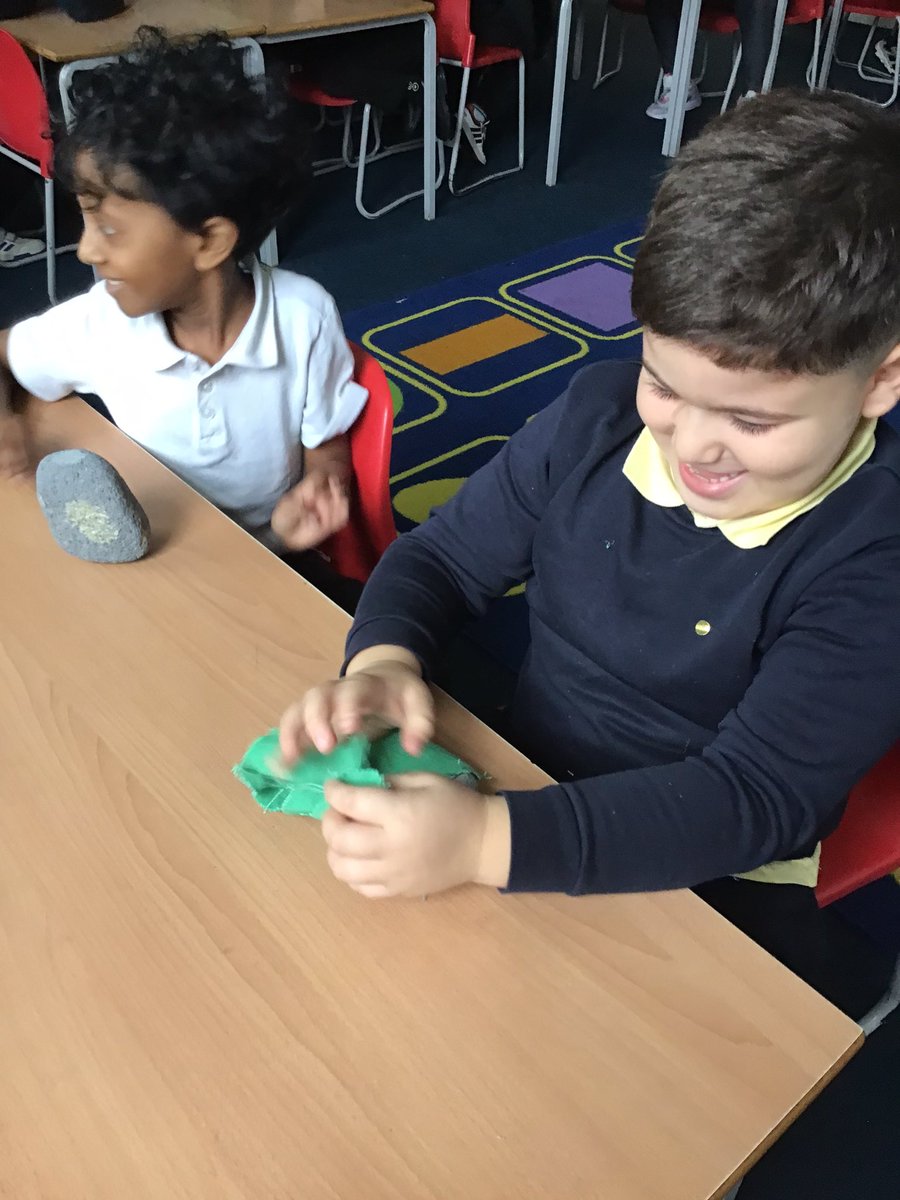 Morningside_ps's tweet image. Today, #Year2 looked at some samples of different #fabrics and named them. We then #experimented to see which #fabrics have the #properties of being #hard-wearing or #durable.