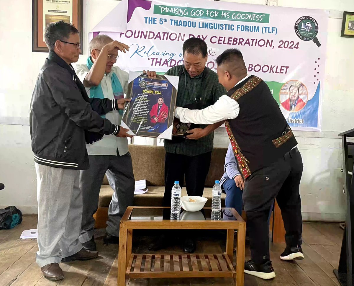 LunnLhouvum's tweet photo. Ipao uva paocheng dihlou kimang jing ho pohnatna neitah a kum-3 sung lutna TLF lamkai upahon ahin boipiu chu kipa umtah in "Thadou Paojil Bu" tin akisodoh thei tai.

Lekhabu sodohna dinga panla jouse hi pao khantouna dinga natong lenpen ahiuve.

#Vaichoi https://t.co/PBKYpZKCF7