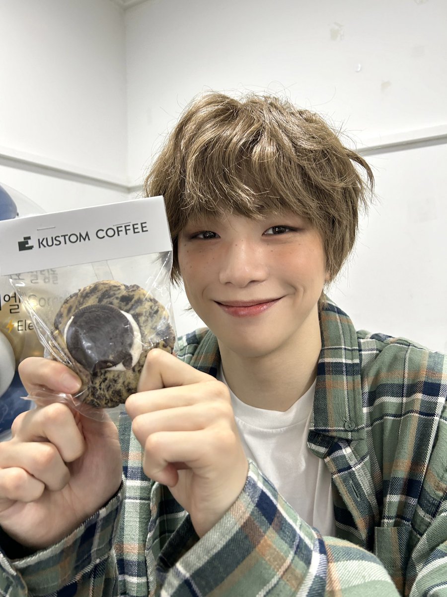 kd_officialx's tweet photo. [📸] 240927 <뮤직뱅크> 완료🤓

#강다니엘 #KANGDANIEL
#ACT #Electric_Shock https://t.co/rzcFwlhkkm