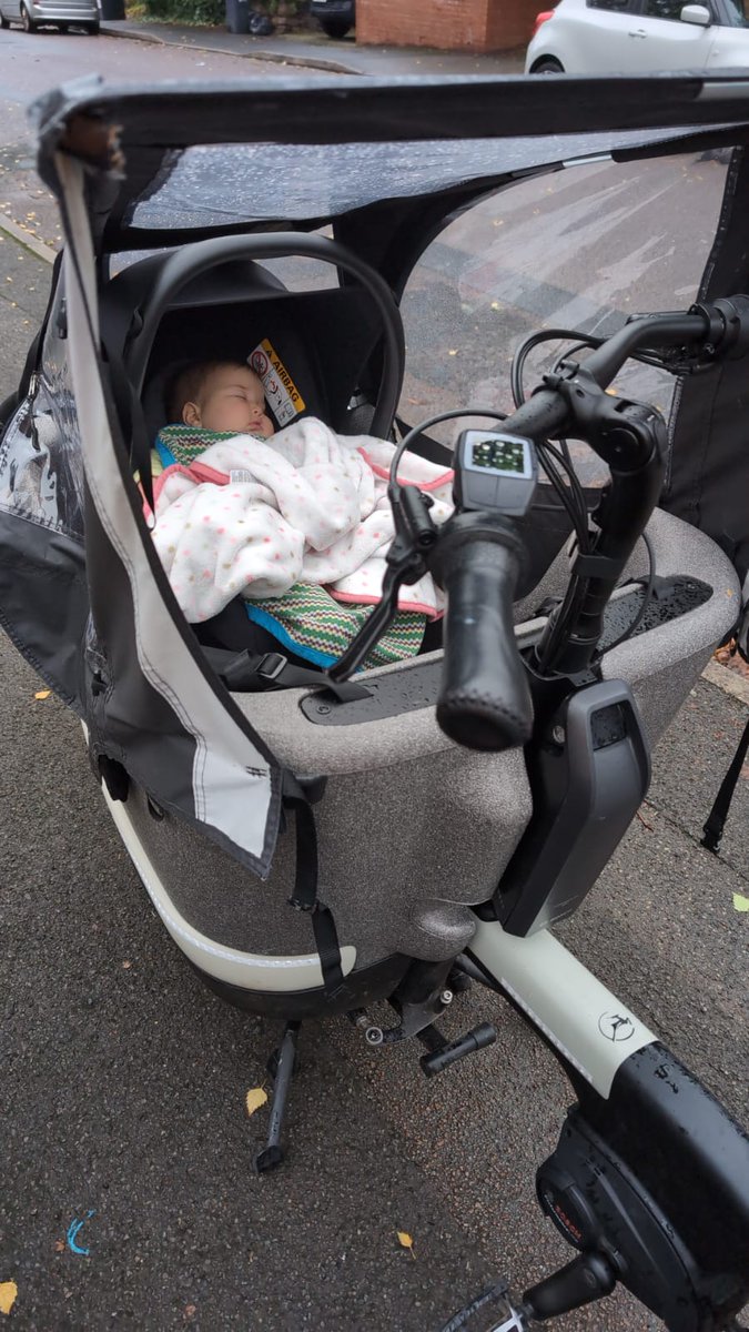 I have never had a successful maxi cosy to bed transfer.... Today was no different