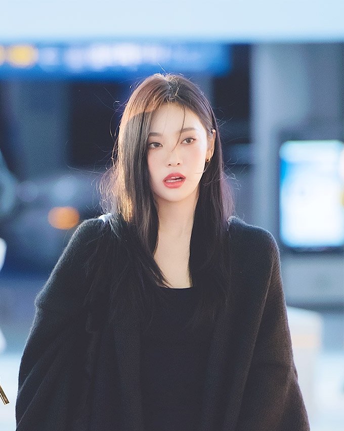 NINGNING of aespa departs from Incheon International Airport, heading to Bangkok, Thailand.