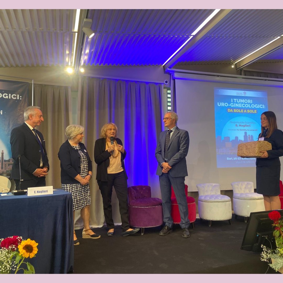 gruppomito's tweet photo. Consegnato alla Dr.ssa Giorgia Mangili, dell'IRCCS Ospedale S. Raffaele di Milano, in occasione del meeting "I TUMORI URO-GINECOLOGICI: DA SOLE A SOLE" in corso a Bari, il Premio Adele Leone per i meriti scientifici, l'impegno professionale e verso le pazienti. 

Congratulazioni! https://t.co/asTrEKnpIo