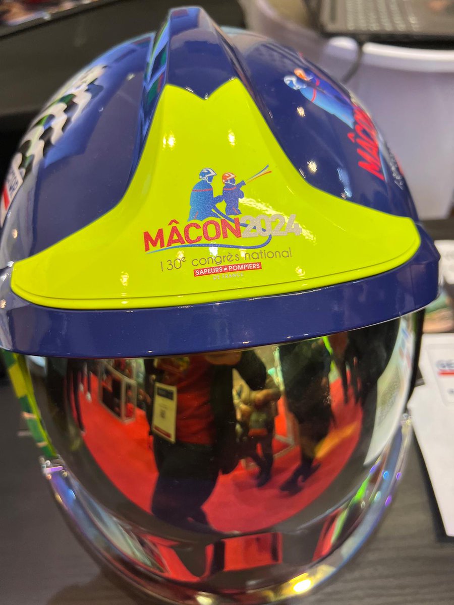 REMPORTEZ LE CASQUE AUX COULEURS DU CONGRÈS|
👉🏼Geosector organise une tombola pour gagner un casque unique aux couleurs du 130ème congrès des sapeurs-pompiers. 
Tous les dons seront reversés à l'Œuvre des Pupilles. 
🎁1€ = 1 chance de gagner. ➡urlr.me/kmRfS