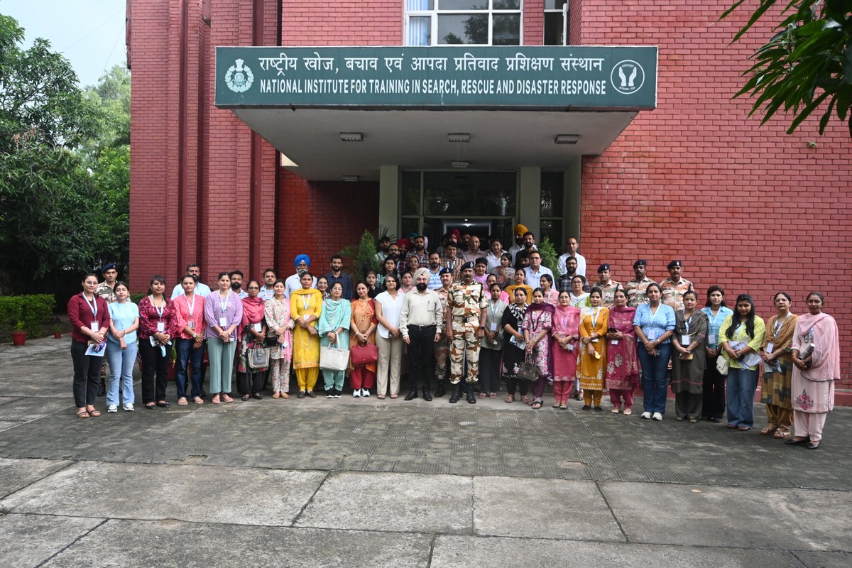 ITBP_official's tweet image. Trainee officials from MGSIPA Punjab, visited NITSRDR, Panchkula, Haryana, where they received training on Medical First Response and Collapsed Structure Search and Rescue. The session provided valuable insights and hands-on experience, benefiting all attendees.
#ITBP
