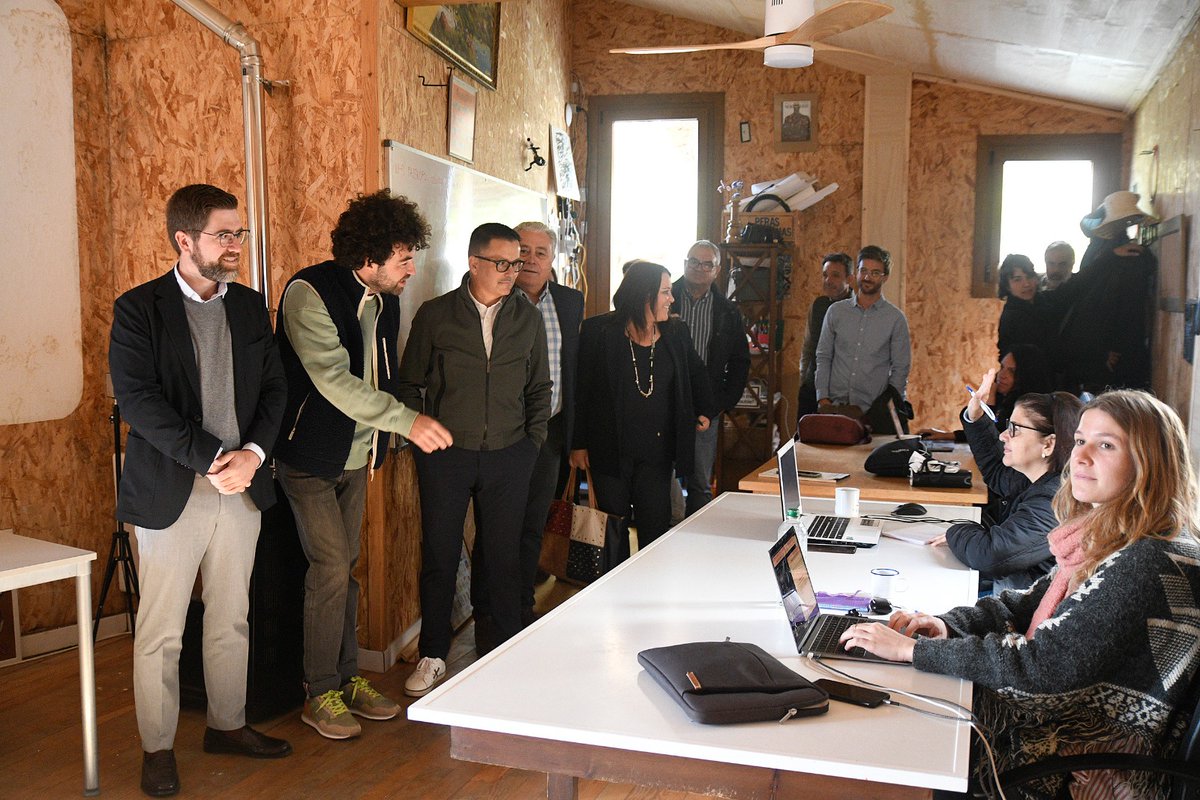 JoseGonVaz's tweet image. O coliving de #Sende, en Lobeira, é un dos tres centros onde se está a desenvolver o proxecto pioneiro para atraer nómades dixitais impulsado en colaboración coa Asociación Cultural Sende.

Apostamos pola atracción do talento emprendedor e a fixación de poboación no noso rural